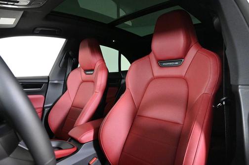 2025 Porsche Macan 4S