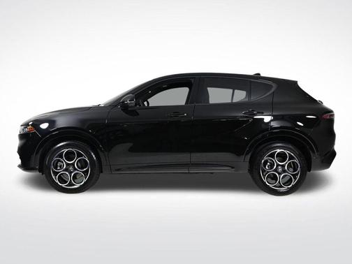 2025 Alfa Romeo Tonale Base