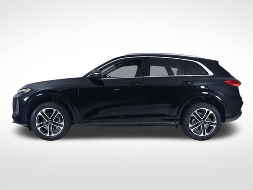 Mythos Black Metallic 2026 Audi Q5