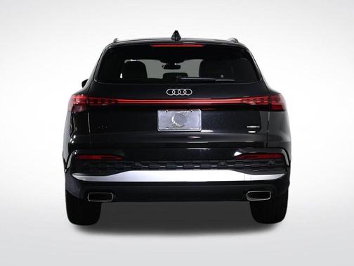 Mythos Black Metallic 2025 Audi Q5 2.0T quattro Premium