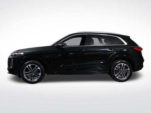 Mythos Black Metallic 2025 Audi Q5 2.0T quattro Premium