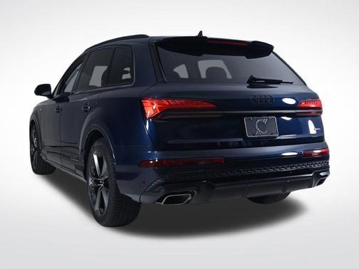 Blue Metallic 2026 Audi Q7 PLUS