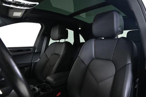 2023 Porsche Macan Base