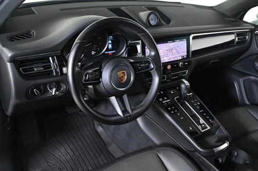 2023 Porsche Macan Base