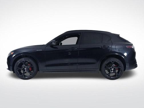 2025 Alfa Romeo Stelvio Base