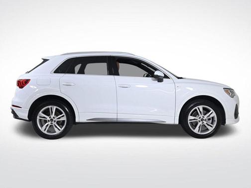 2024 Audi Q3 45 S line Premium