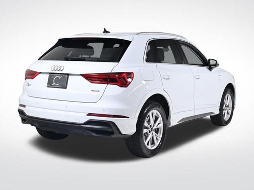 2024 Audi Q3 45 S line Premium