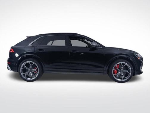 Mythos Black Metallic 2026 Audi RS Q8 performance
