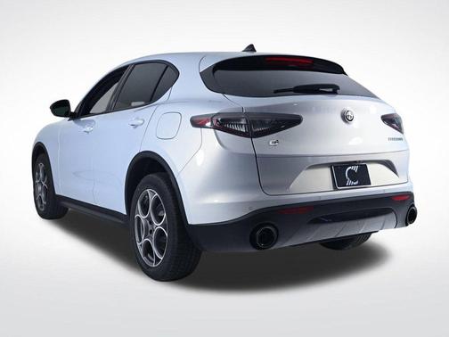 2025 Alfa Romeo Stelvio Base