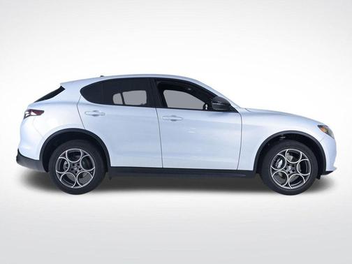2025 Alfa Romeo Stelvio Base