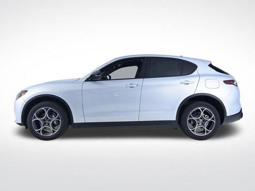 2025 Alfa Romeo Stelvio Base
