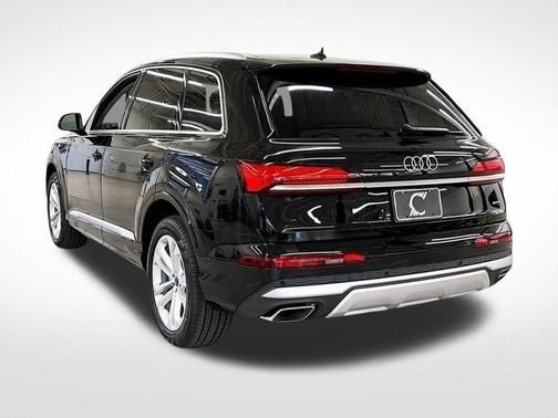 2025 Audi Q7 45 Premium Plus