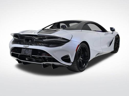 2025 McLaren 750S Base