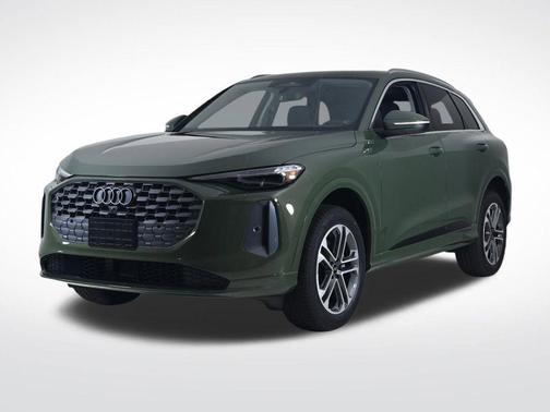 Green Metallic 2026 Audi Q5 PLUS