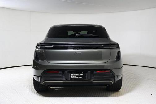 2024 Porsche Macan Turbo