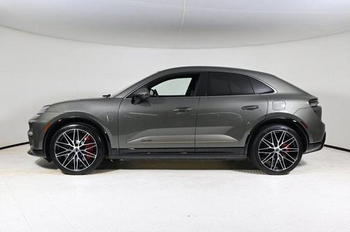 2024 Porsche Macan Turbo