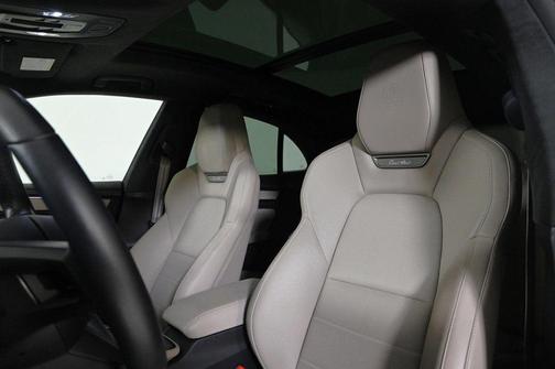 2024 Porsche Macan Turbo