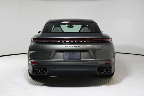 2026 Porsche Panamera 4