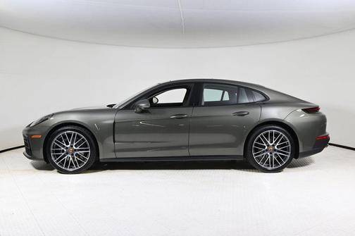 2026 Porsche Panamera 4