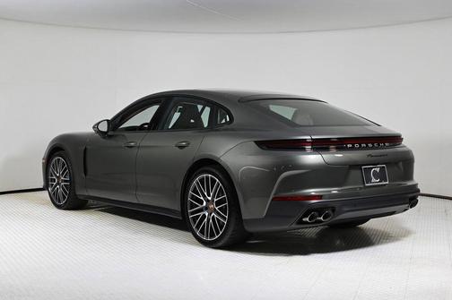 2026 Porsche Panamera 4