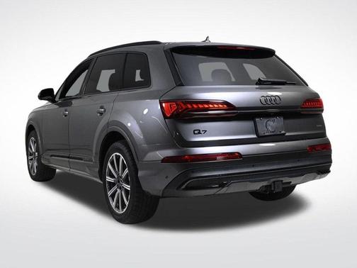 2023 Audi Q7 45 Premium Plus