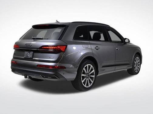 2023 Audi Q7 45 Premium Plus
