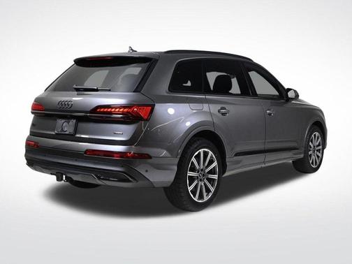 2023 Audi Q7 45 Premium Plus