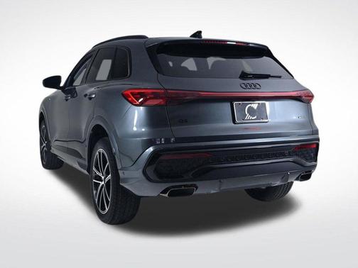 Daytona Gray Pearl 2026 Audi Q5 PLUS