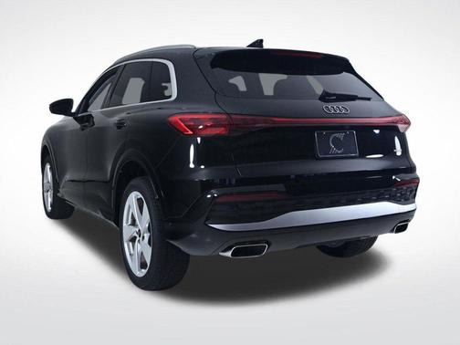 Mythos Black Metallic 2026 Audi Q5 PLUS