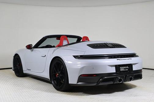 2026 Porsche 911 Carrera 4 GTS