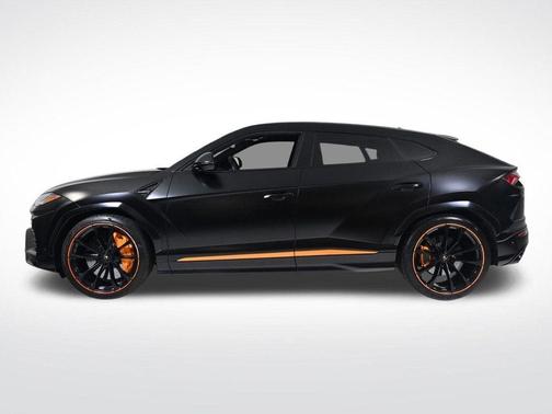 2022 Lamborghini Urus Base