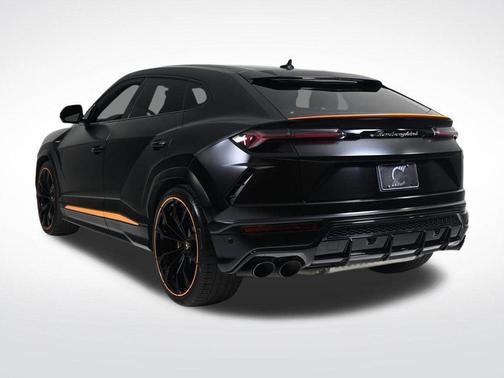 2022 Lamborghini Urus Base