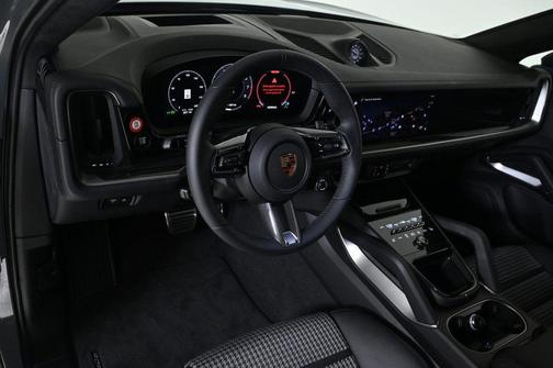 2025 Porsche Cayenne GTS