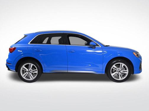 2022 Audi Q3 45 S line Premium