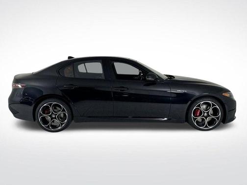2025 Alfa Romeo Giulia Base