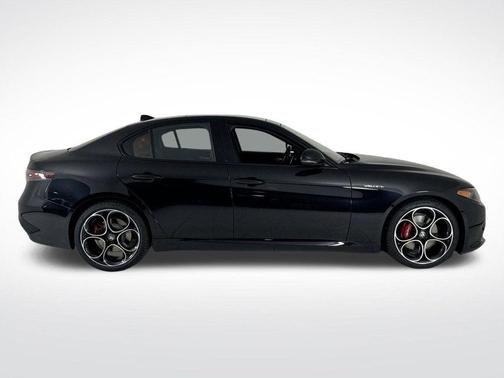2025 Alfa Romeo Giulia Base