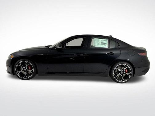 2025 Alfa Romeo Giulia Base