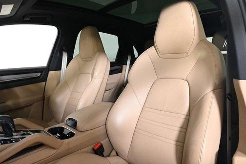 2023 Porsche Cayenne Platinum Edition