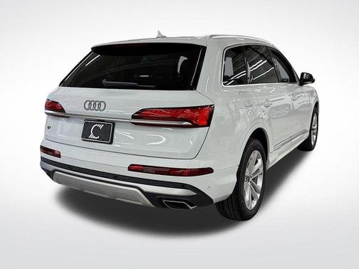 2025 Audi Q7 55 Premium Plus