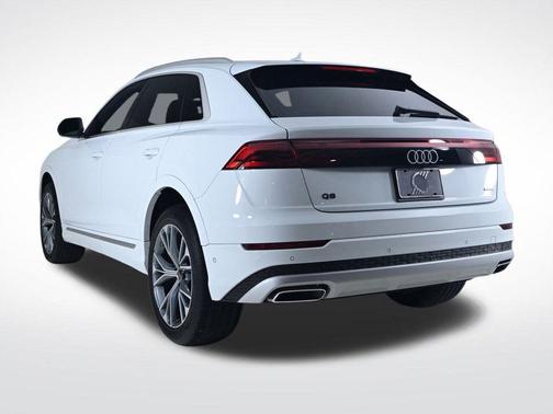 2025 Audi Q8 Premium