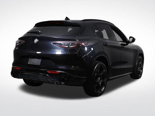 Vulcano Black Metallic 2025 Alfa Romeo Stelvio Base