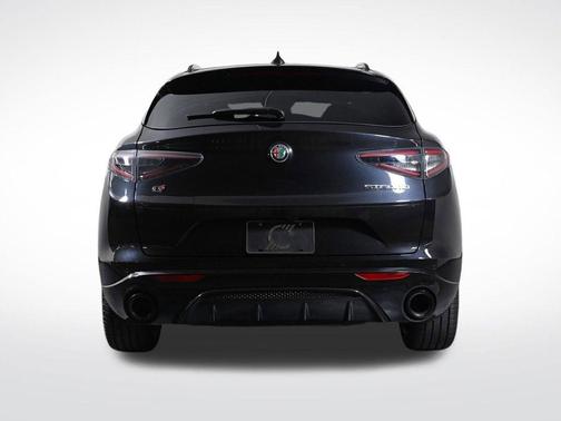Vulcano Black Metallic 2025 Alfa Romeo Stelvio Base