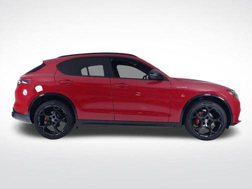 2025 Alfa Romeo Stelvio Base