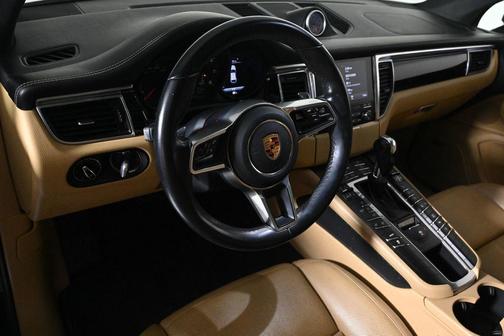 Night Blue Metallic 2018 Porsche Macan