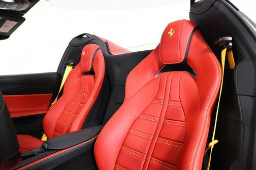 2021 Ferrari 812 GTS Base