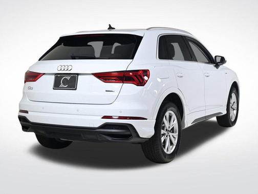 2024 Audi Q3 45 S line Premium