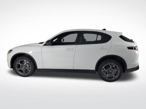 2025 Alfa Romeo Stelvio Base
