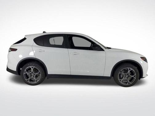 2025 Alfa Romeo Stelvio Base