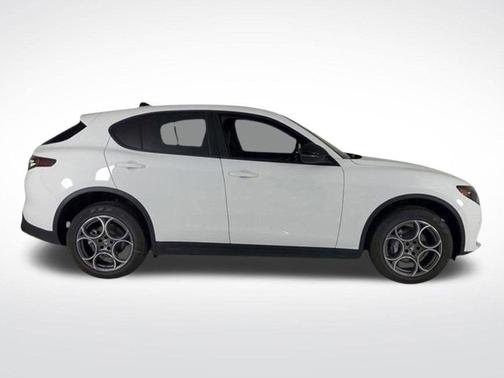 2025 Alfa Romeo Stelvio Base