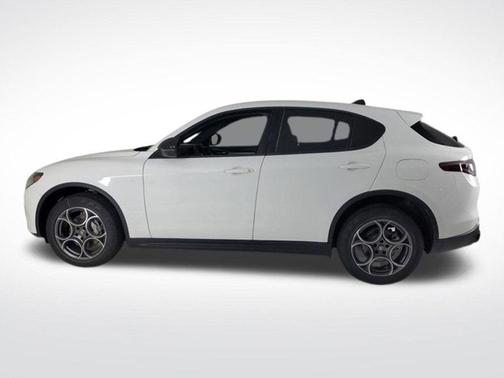 2025 Alfa Romeo Stelvio Base
